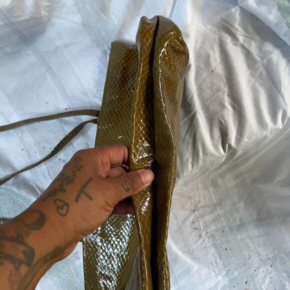 Vintage 70s PATENT LEATHER Snake Embossed Shoulder BAG - Picture 5 of 7